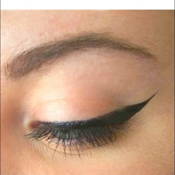 BLACK Liquid Eyeliner Jane Iredale - Picture 4 of 5